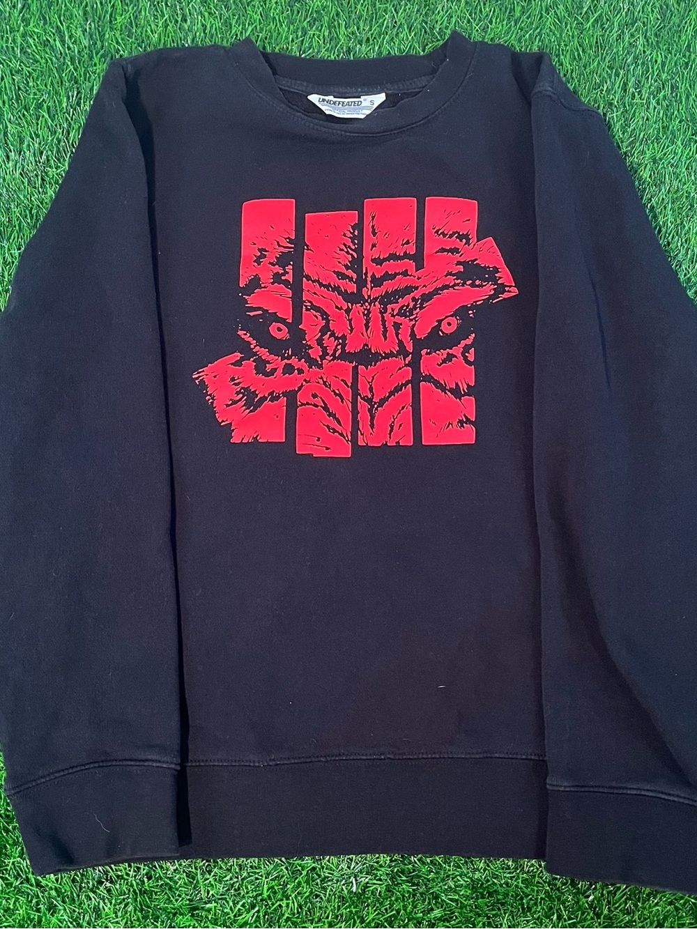 Vintage Y2K Undefeated Wolf Strike Fleece Crewneck Sweatshirt Black Mens Size S